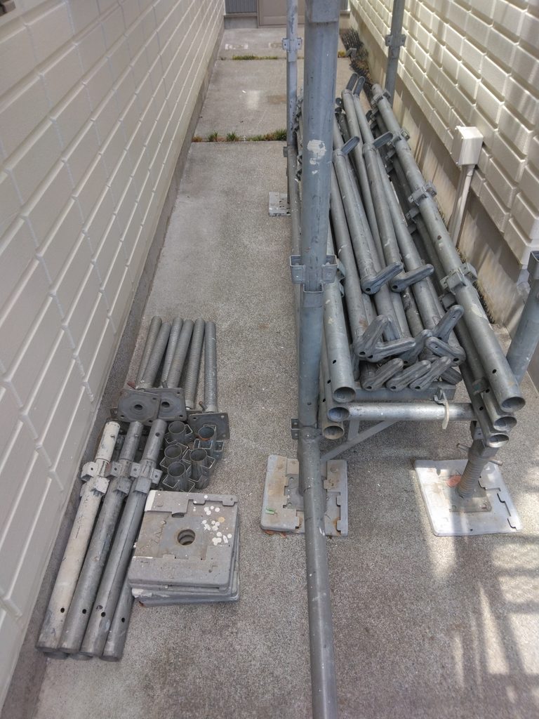 くさび仮設足場施工中